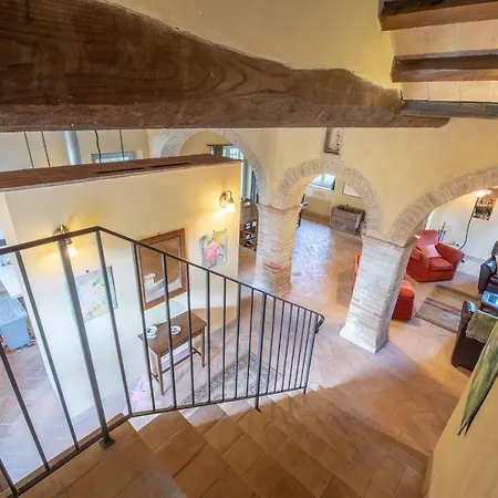 Sleeps 6 Pool Wifi Pesciano